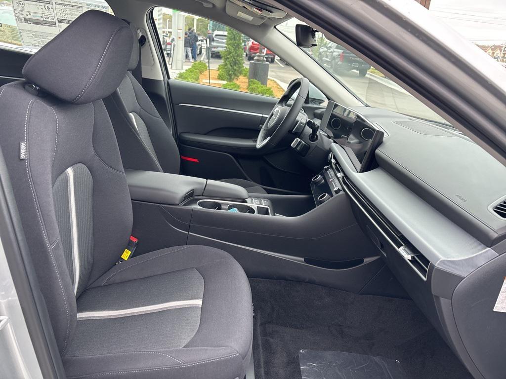 new 2025 Hyundai Sonata Hybrid car, priced at $32,980