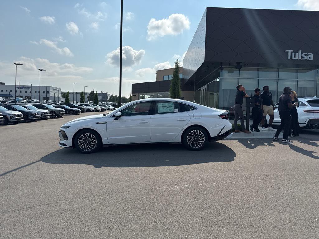 new 2025 Hyundai Sonata Hybrid car, priced at $39,950