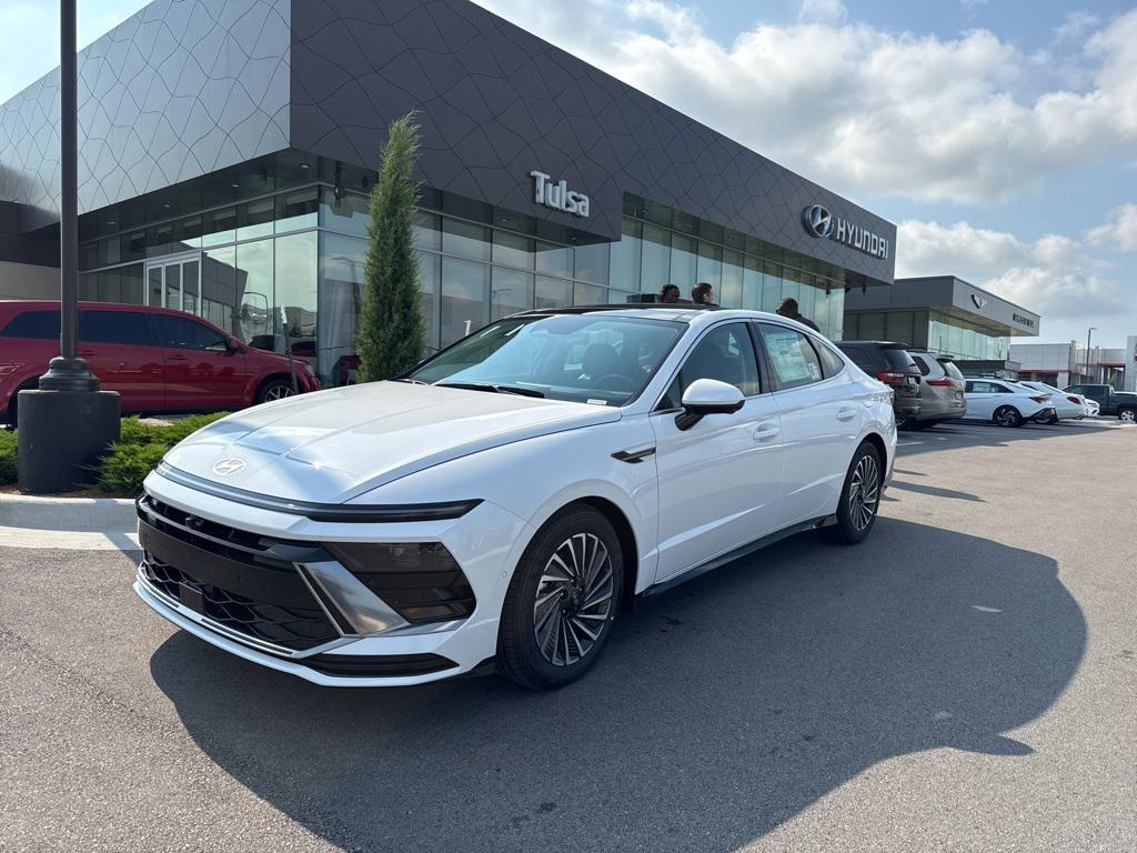 new 2025 Hyundai Sonata Hybrid car, priced at $39,950