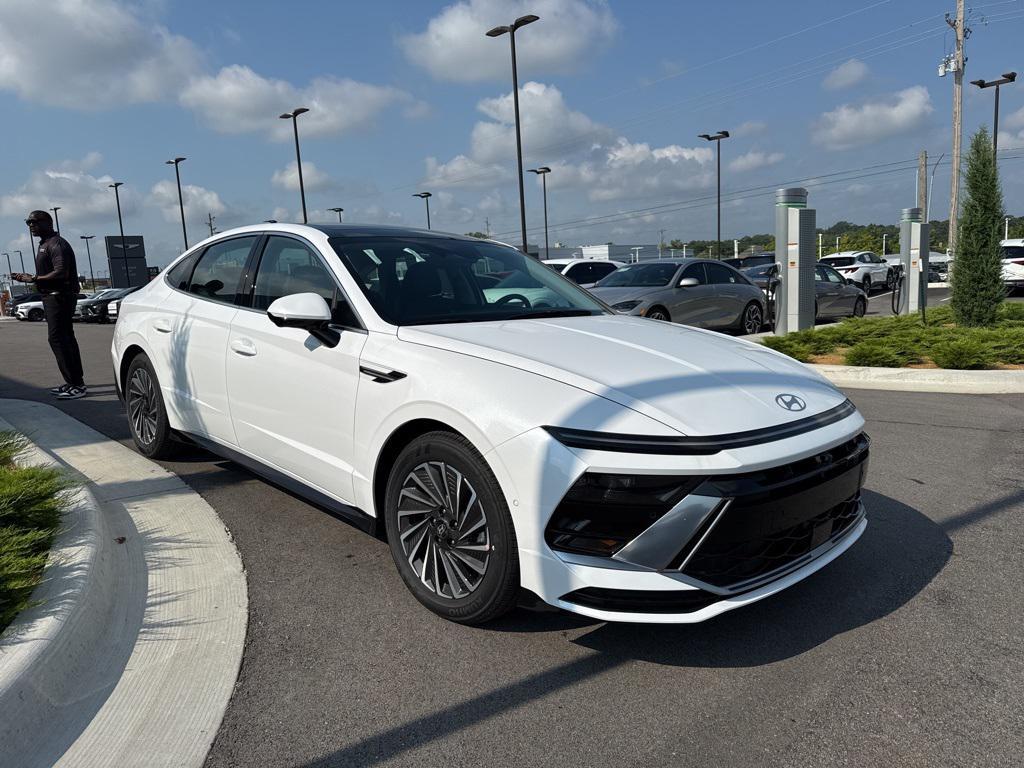 new 2025 Hyundai Sonata Hybrid car, priced at $39,950