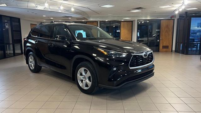 used 2022 Toyota Highlander car, priced at $33,811