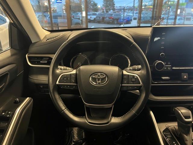 used 2022 Toyota Highlander car, priced at $33,811