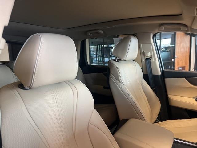 used 2023 Acura MDX car, priced at $44,955