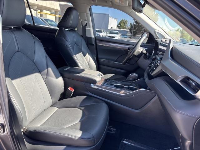 used 2022 Toyota Highlander car, priced at $43,922