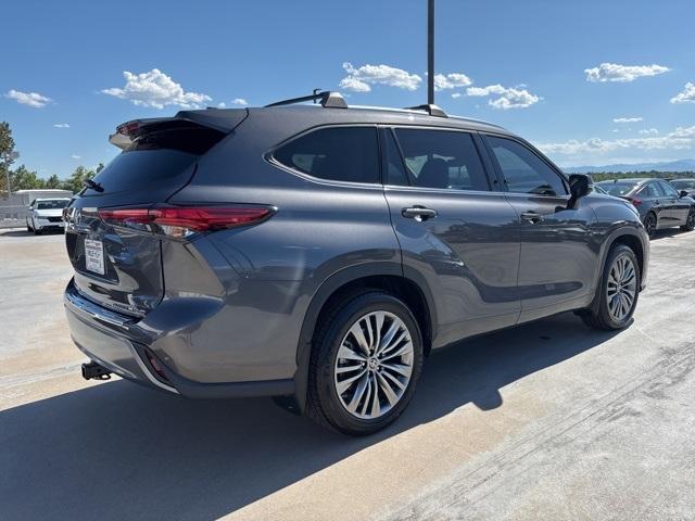 used 2022 Toyota Highlander car, priced at $43,922