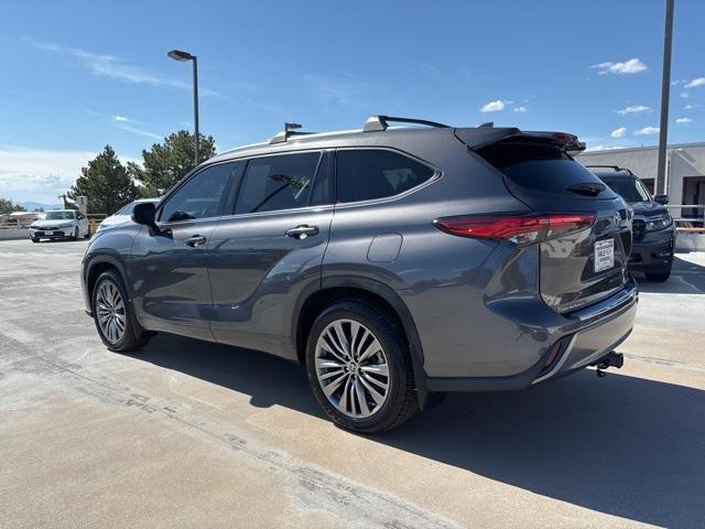 used 2022 Toyota Highlander car, priced at $43,922