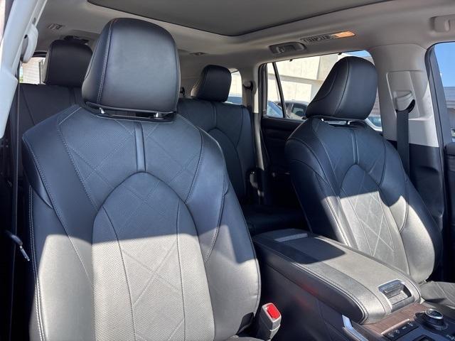 used 2022 Toyota Highlander car, priced at $43,922