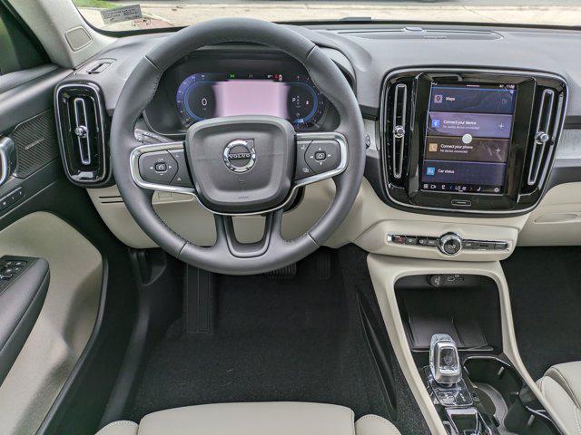 new 2025 Volvo XC40 car