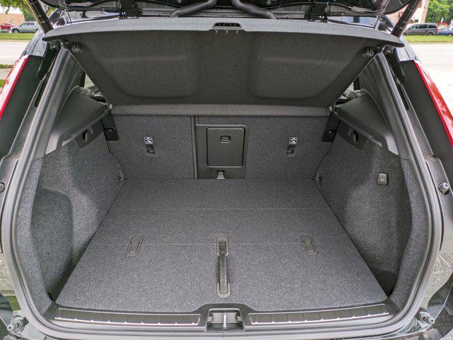 new 2025 Volvo XC40 car