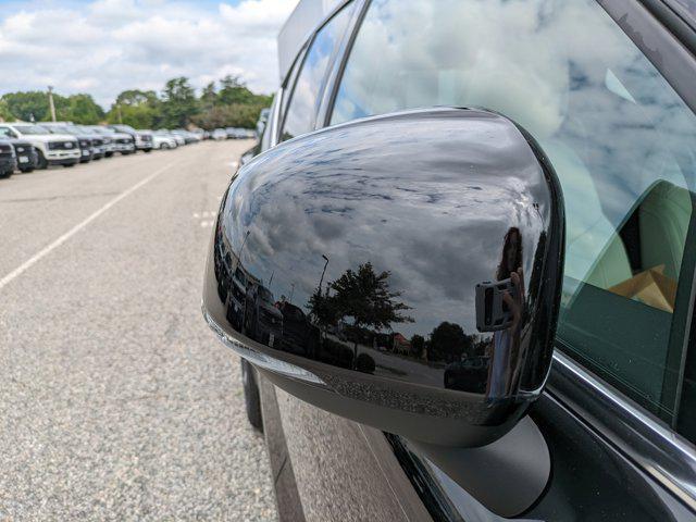 new 2025 Volvo XC40 car