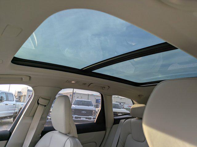 new 2026 Volvo XC60 car, priced at $63,935