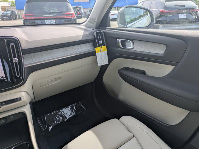 new 2025 Volvo XC40 car, priced at $48,115