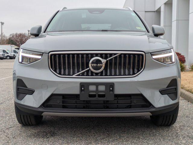 new 2025 Volvo XC40 car, priced at $46,015