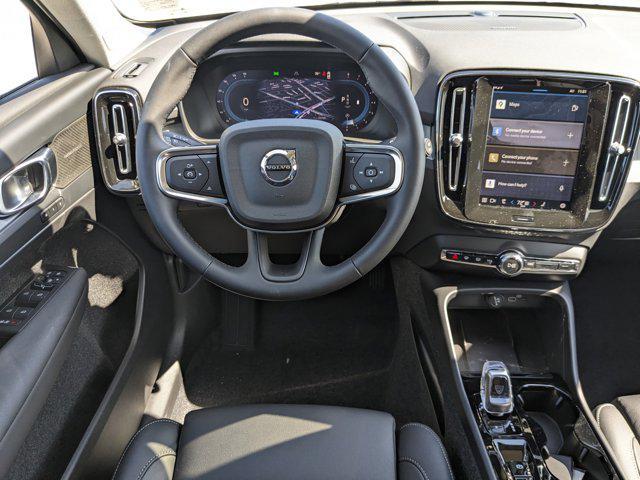 new 2025 Volvo XC40 car