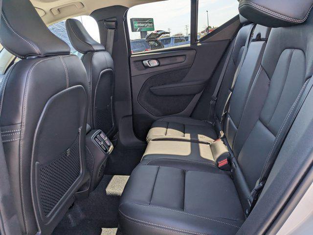 new 2025 Volvo XC40 car