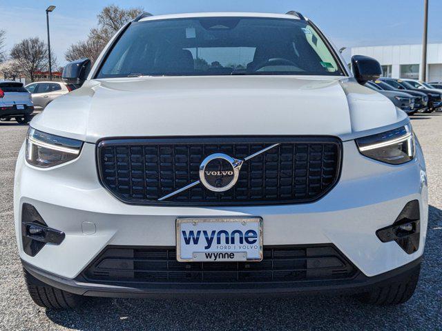 new 2025 Volvo XC40 car