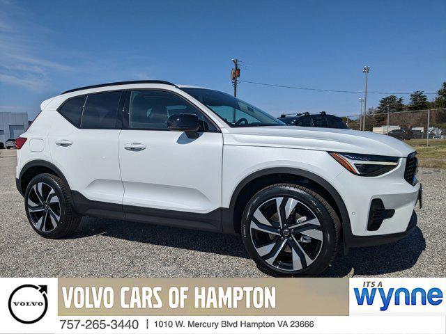 new 2025 Volvo XC40 car