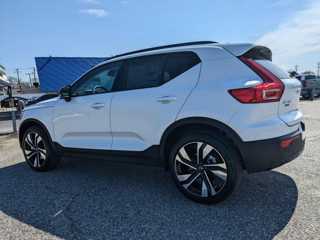 new 2025 Volvo XC40 car