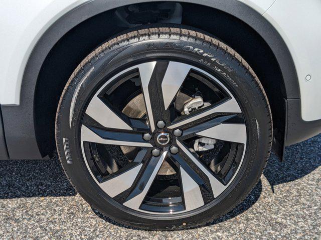 new 2025 Volvo XC40 car
