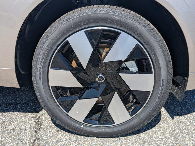 new 2025 Volvo XC60 Plug-In Hybrid car