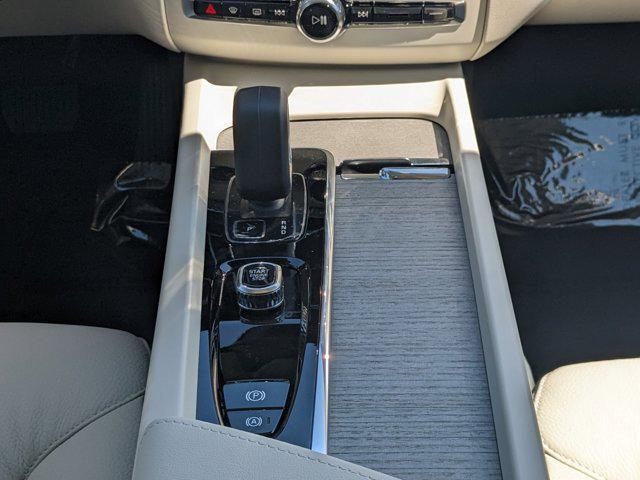 new 2025 Volvo XC60 Plug-In Hybrid car
