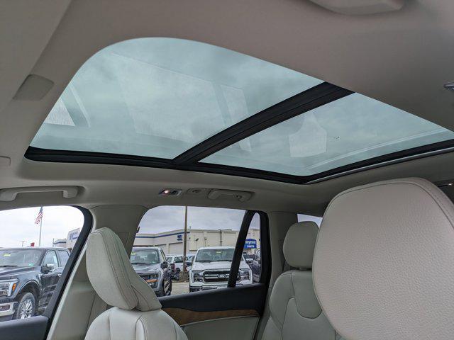 used 2022 Volvo XC90 car, priced at $42,995