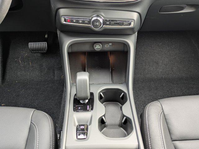 new 2025 Volvo XC40 car, priced at $46,015