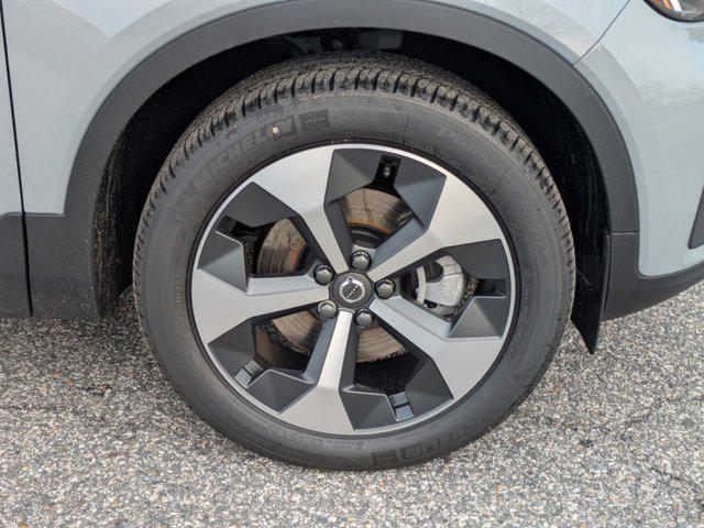 new 2025 Volvo XC40 car, priced at $46,015