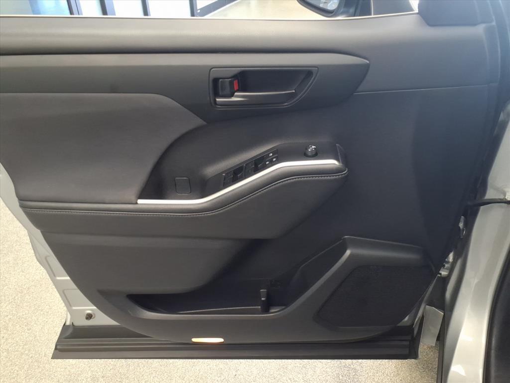 used 2024 Toyota Highlander car, priced at $36,940