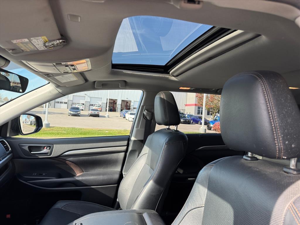 used 2019 Toyota Highlander car, priced at $33,950