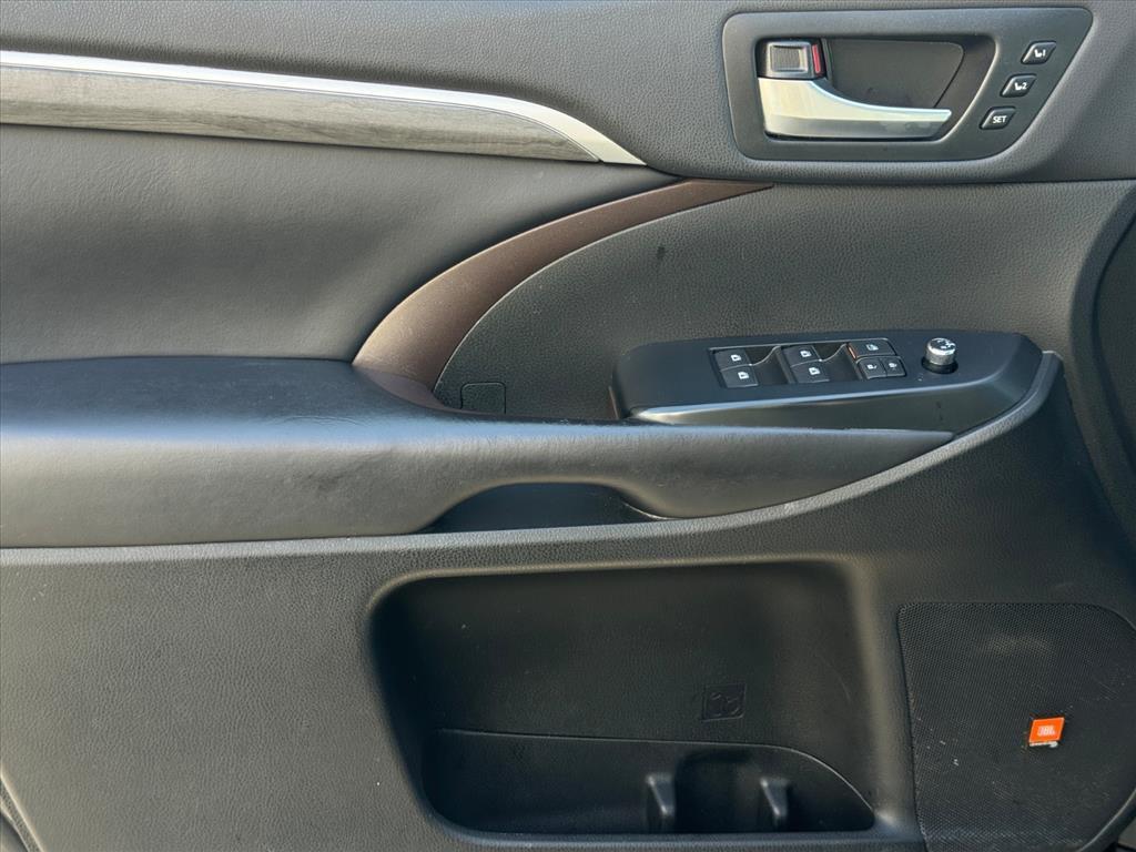 used 2019 Toyota Highlander car, priced at $33,950