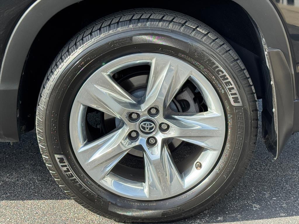 used 2019 Toyota Highlander car, priced at $33,950