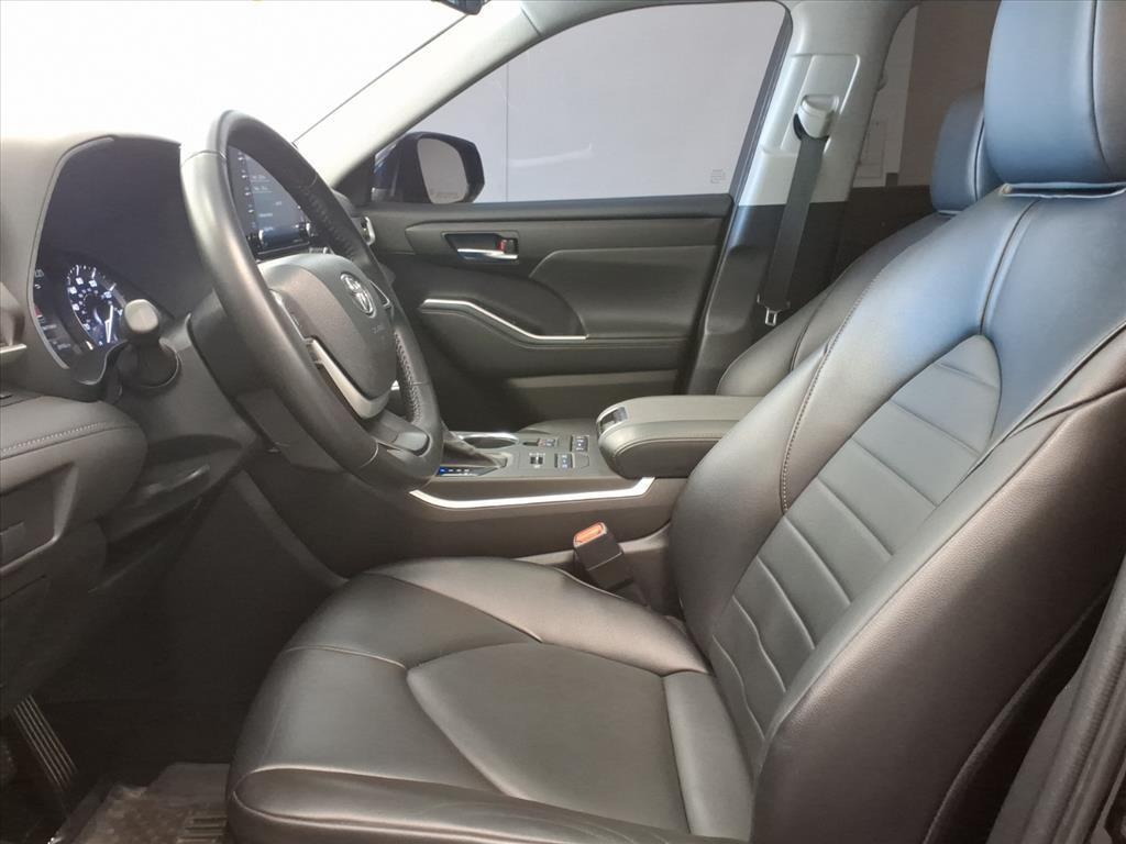 used 2022 Toyota Highlander car, priced at $39,950