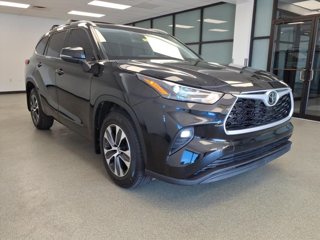 used 2022 Toyota Highlander car, priced at $39,950
