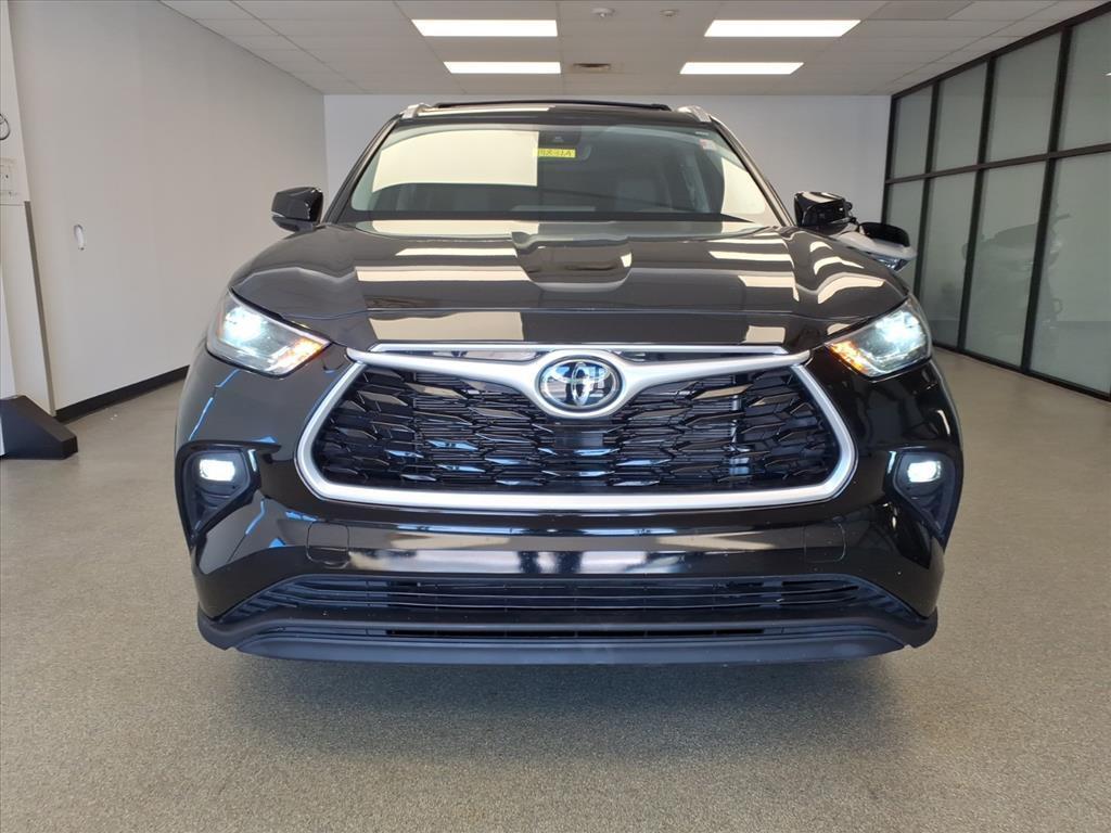 used 2022 Toyota Highlander car, priced at $39,950