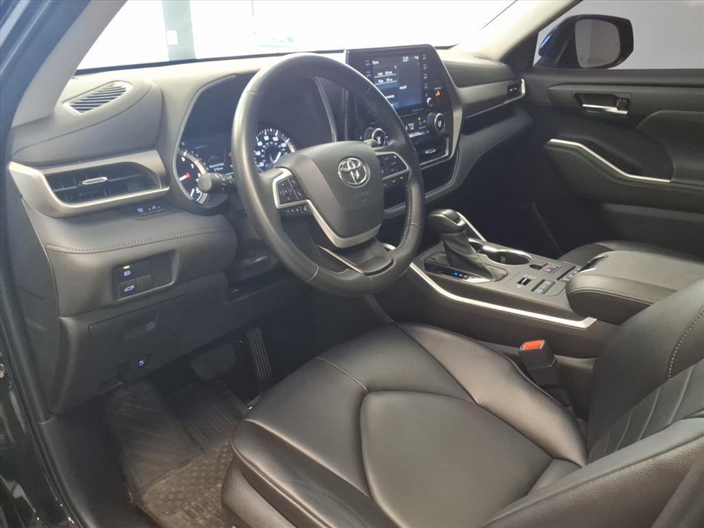 used 2022 Toyota Highlander car, priced at $39,950