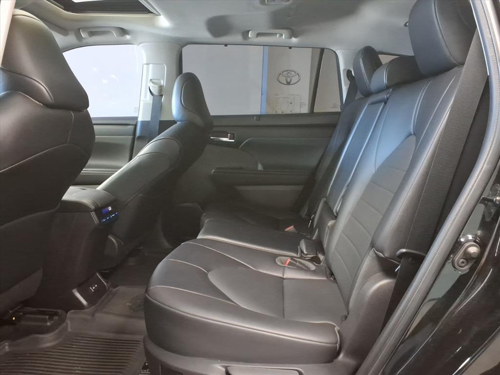 used 2022 Toyota Highlander car, priced at $39,950