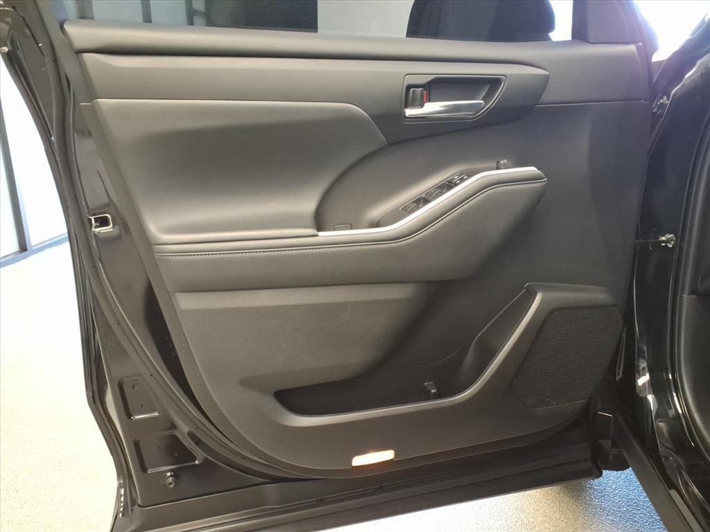 used 2022 Toyota Highlander car, priced at $39,950