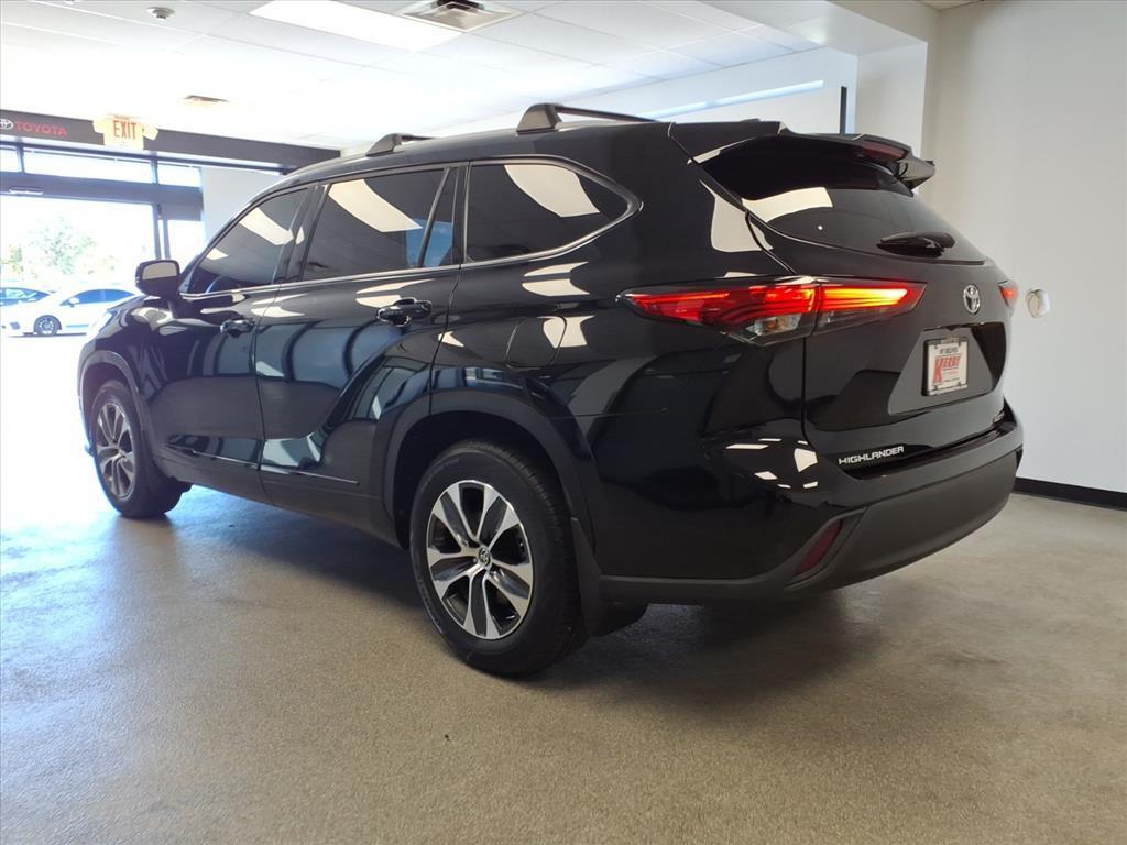 used 2022 Toyota Highlander car, priced at $39,950