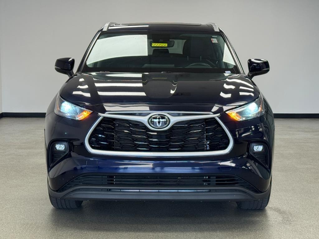 used 2022 Toyota Highlander car, priced at $39,950