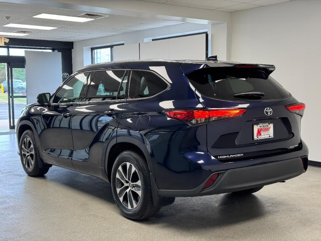 used 2022 Toyota Highlander car, priced at $39,950