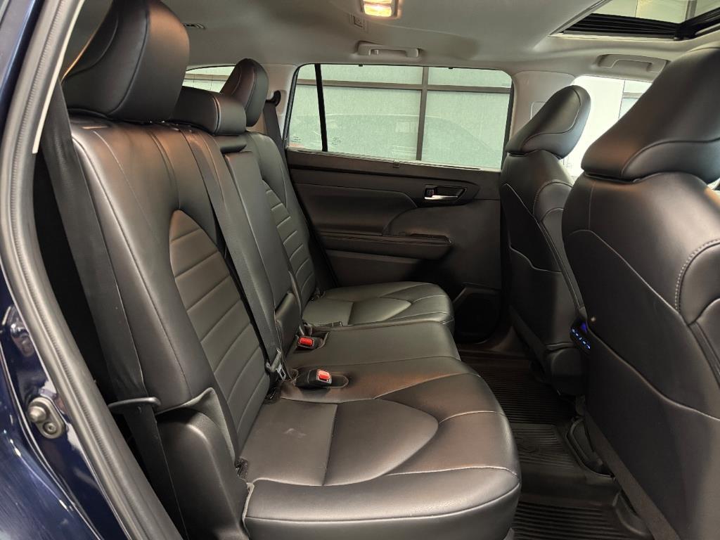 used 2022 Toyota Highlander car, priced at $39,950