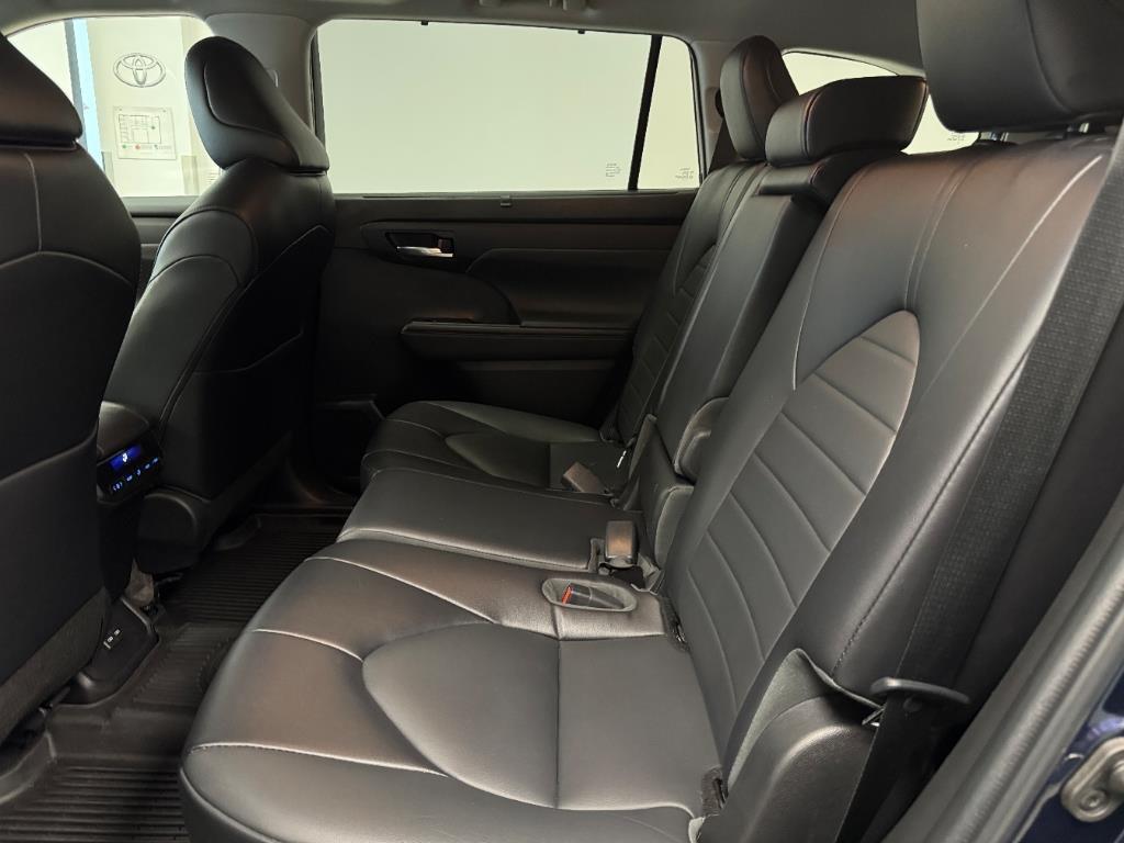 used 2022 Toyota Highlander car, priced at $39,950