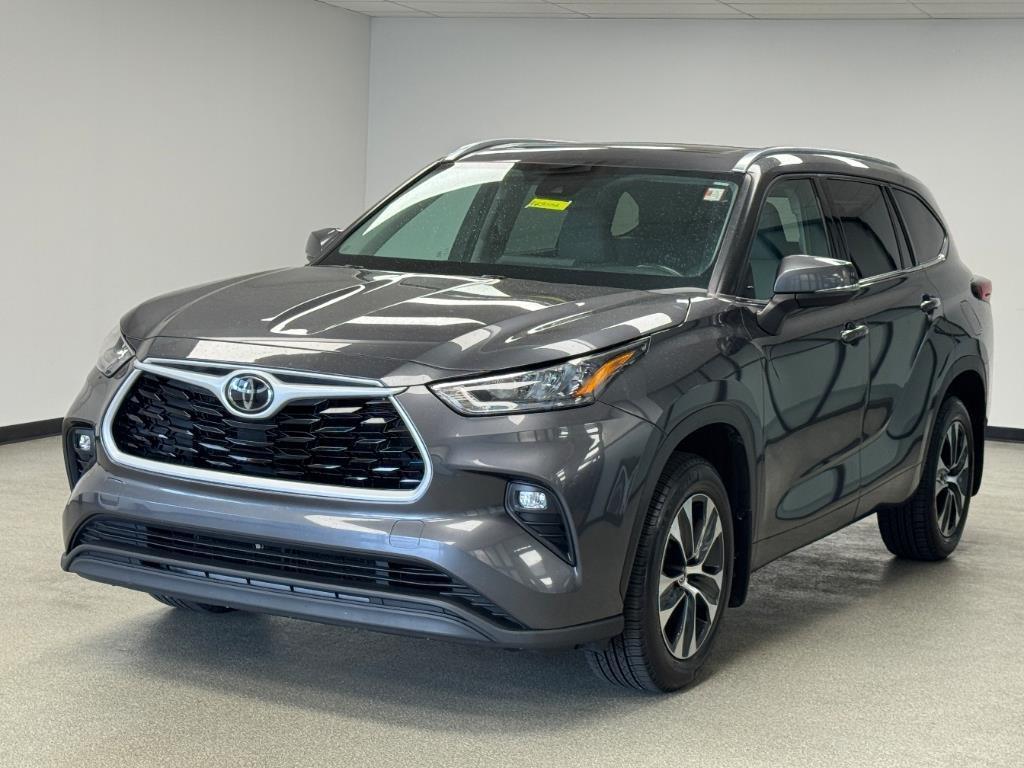 used 2020 Toyota Highlander car, priced at $26,950