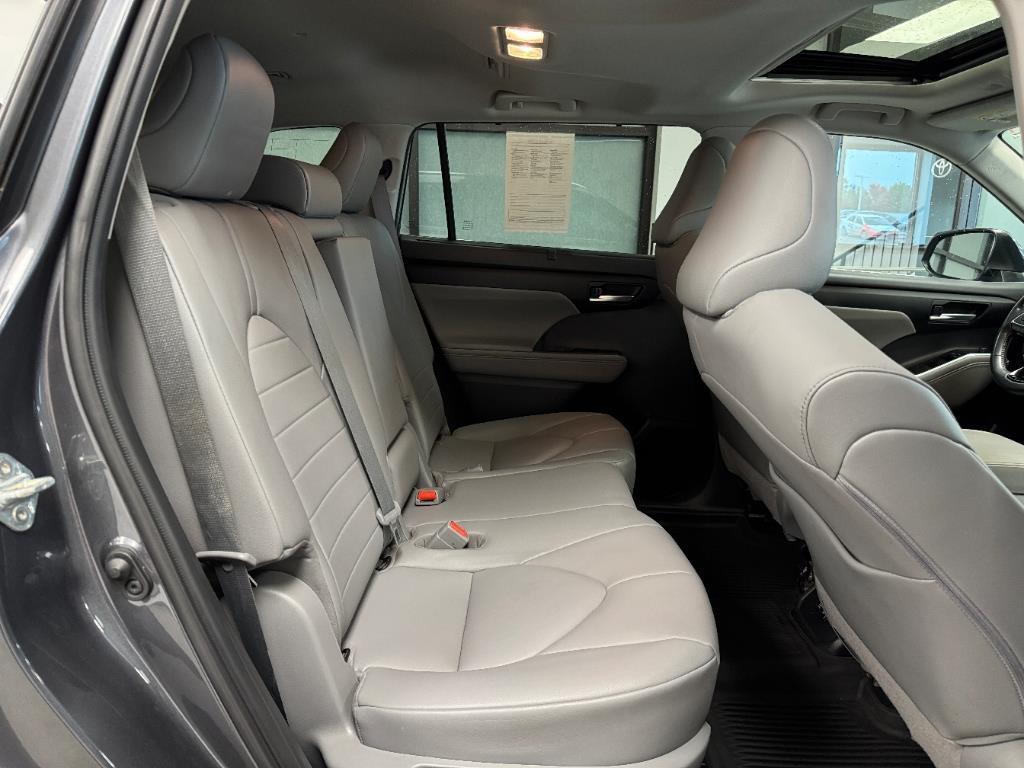 used 2020 Toyota Highlander car, priced at $26,950