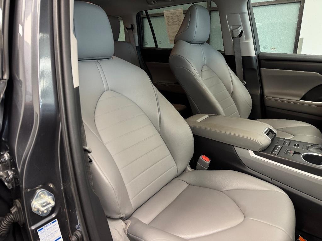 used 2020 Toyota Highlander car, priced at $26,950