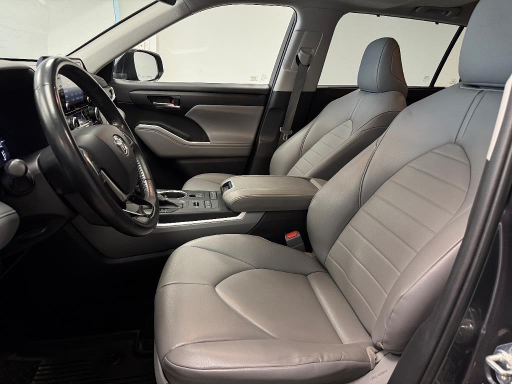 used 2020 Toyota Highlander car, priced at $26,950