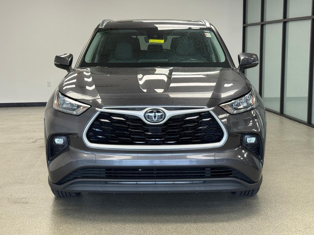 used 2020 Toyota Highlander car, priced at $26,950