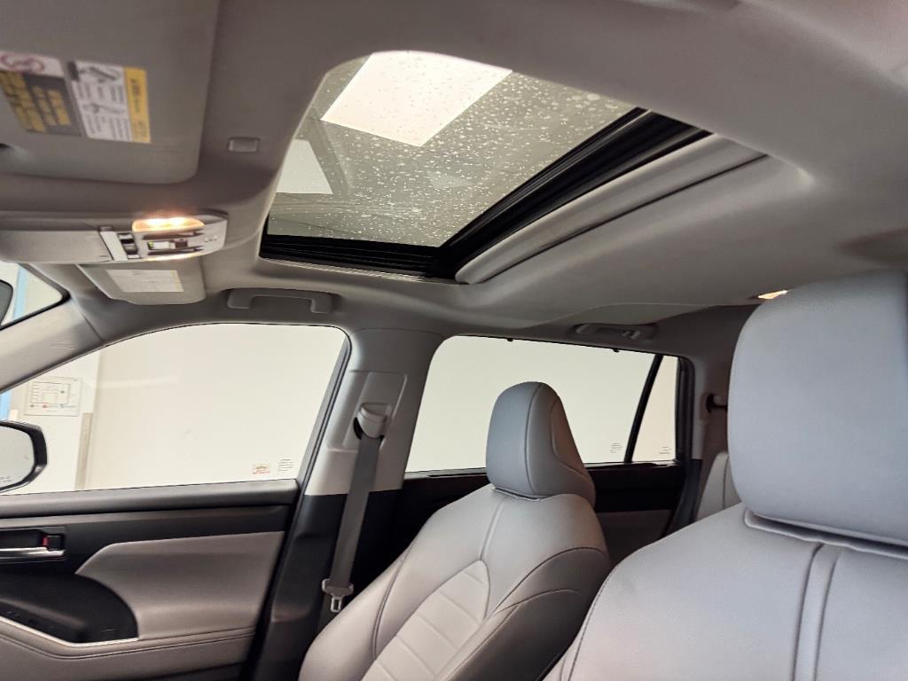 used 2020 Toyota Highlander car, priced at $26,950