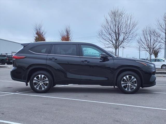 used 2021 Toyota Highlander car, priced at $27,550